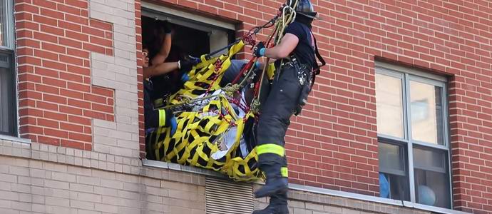 An American weighing four centners had to be delivered to the hospital with a crane.