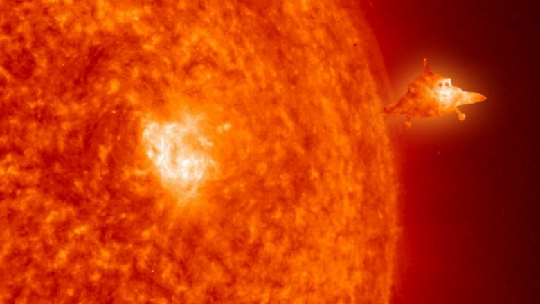 The American Observatory spotted a huge object of unknown origin near the Sun.