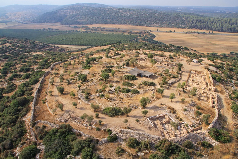 Archaeologists have discovered in Israel an ancient city about 5000 years old