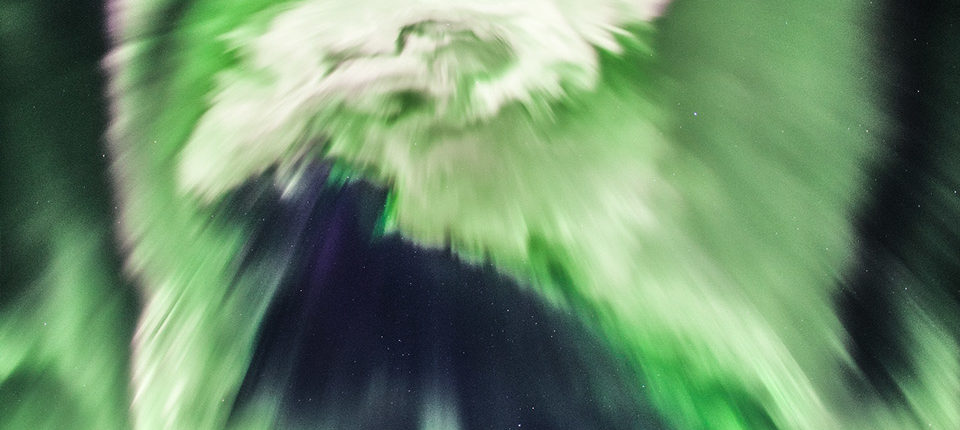 Astrophotographer captures 'dragon' over Iceland 