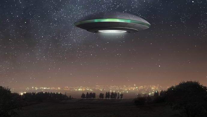 The British photographed a UFO flying between the houses