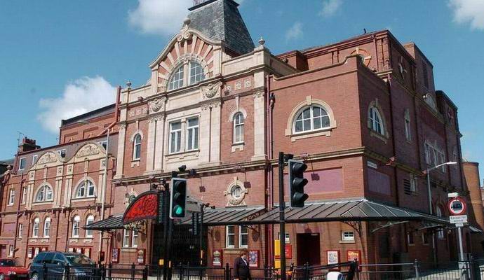 Two ghosts visited the English theater