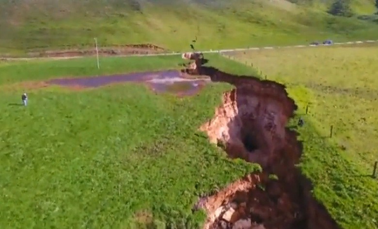 Another place cracked the earth - now in New Zealand