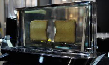 This glass toaster costs $ 1,000.