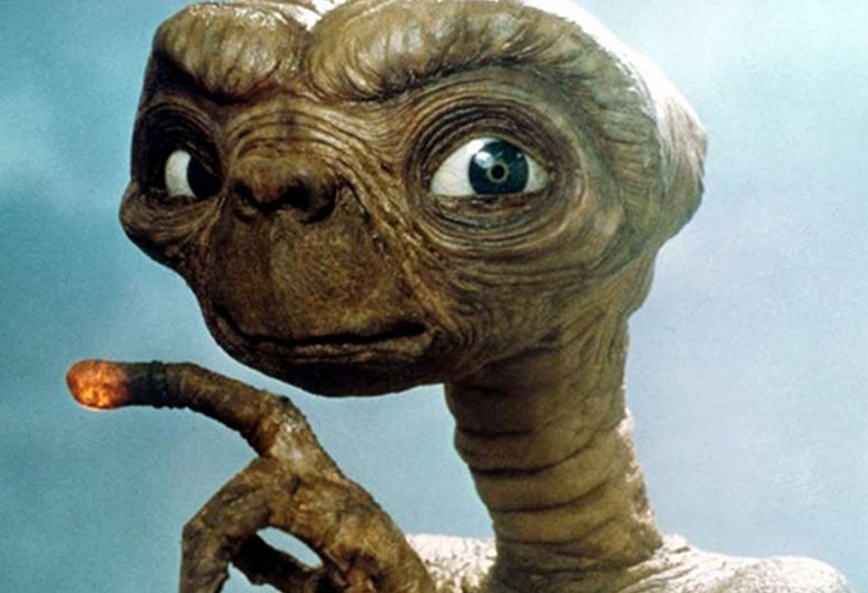Photography with an alien still haunts ufologists