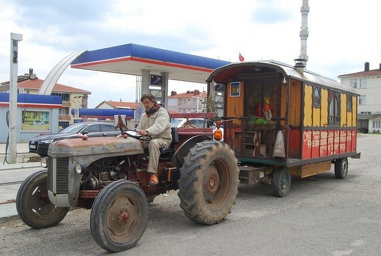 The Frenchman rides to India on a tractor, today he reached Turkey