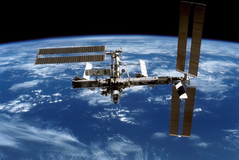 Having spoken the space near the ISS, a huge UFO demonstrated a portal to another world