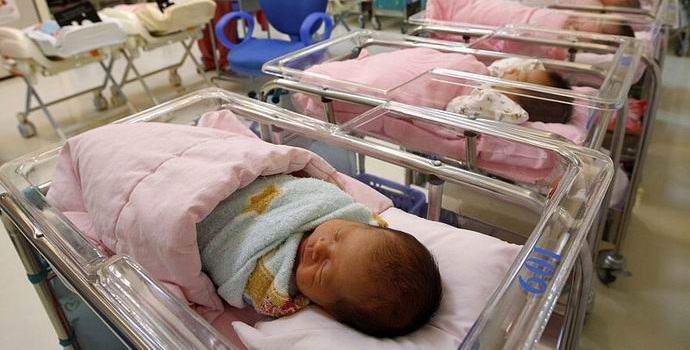 An Italian maternity hospital can be sued for replacing babies after a quarter of a century