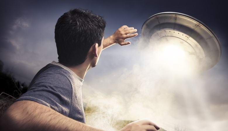Famous singer Robbie Williams again talking about meetings with UFOs