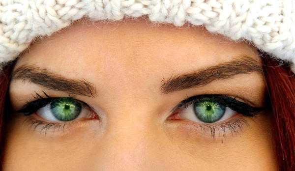  scratching eyes on the left  