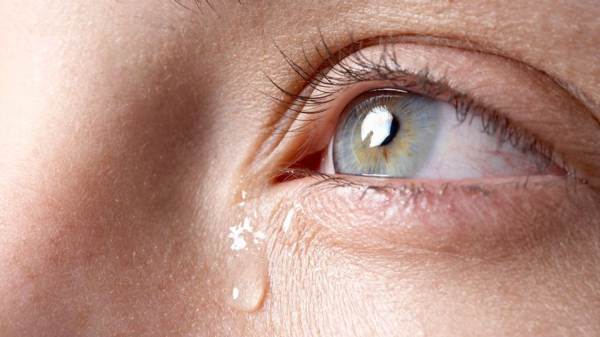 why a tear flows from the left eye 