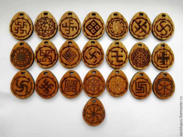 Slavic amulets made of wood 