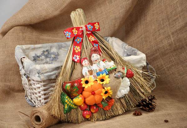 broom amulet 