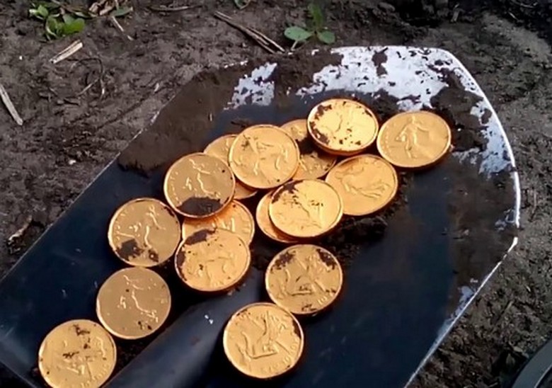 A treasure of gold coins discovered in Georgia during a funeral