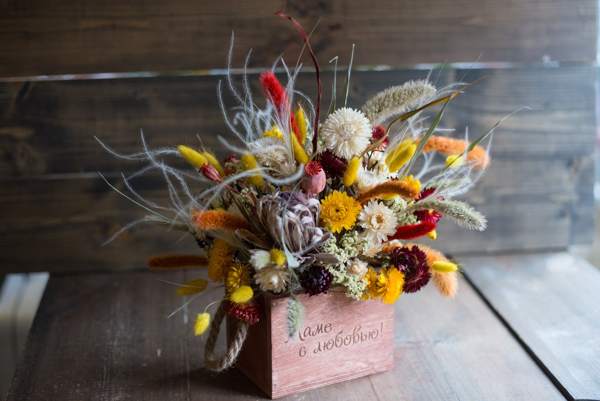 is it possible to keep dried flowers at home 