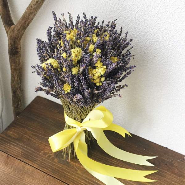 can dry flowers be kept at home 