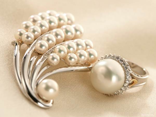 is it possible to give pearls to a woman 