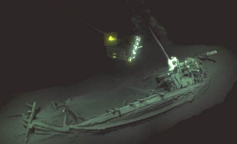 At the bottom of the Black Sea discovered an ancient Greek ship