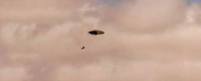 In the Canaries, a flying saucer that released an unmanned UFO