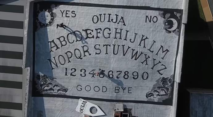 The world's largest spiritual plaque appeared on the rooftop of a haunted hotel