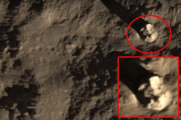 Crashed UFO discovered on the moon?