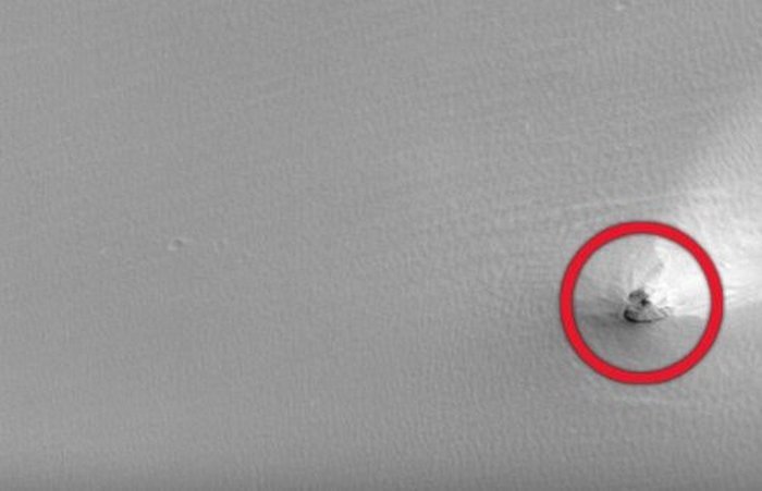 A Broken Alien Ship Discovered on Mars