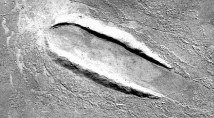 Traces of the crash of a flying saucer found on Mars