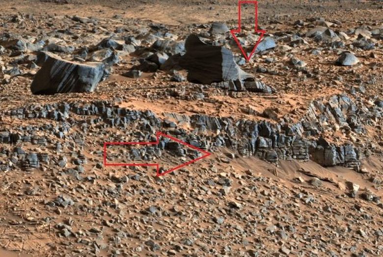 Armed humanoid discovered on Mars