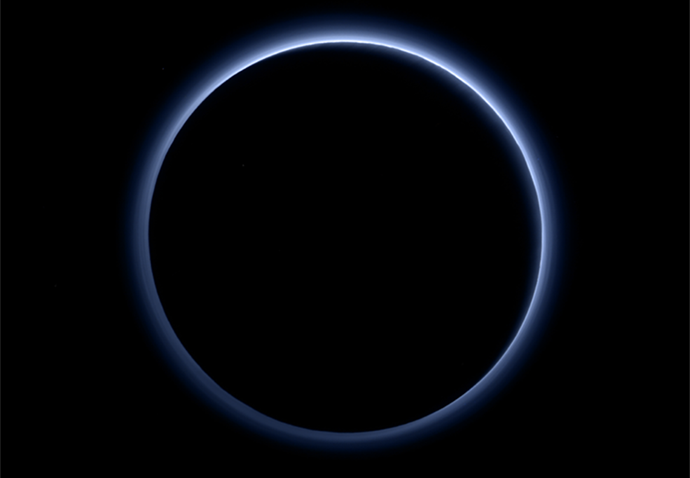 Pluto has a blue sky, - NASA scientists (PHOTOS)