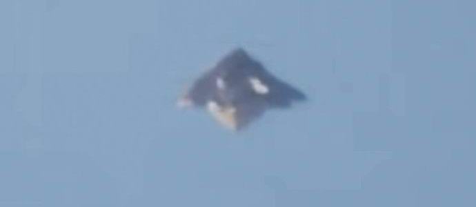 A Pyramidal UFO Flies Over Brazil