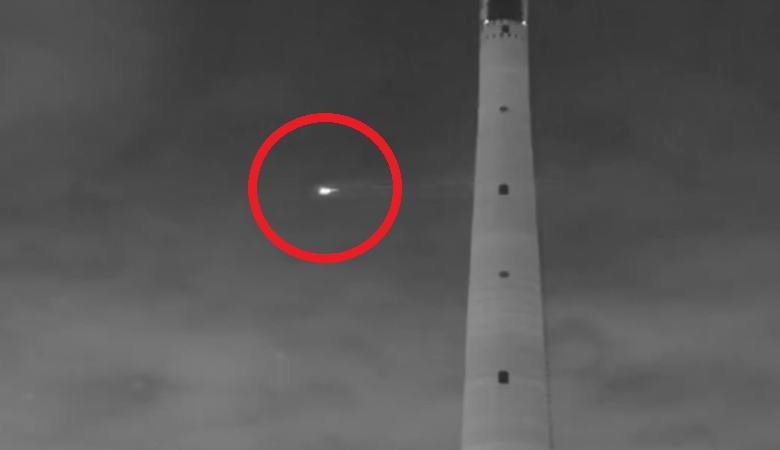 A glowing UFO with a long tail swept over Yekaterinburg