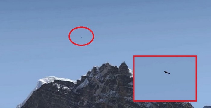 UFOs fly over Everest