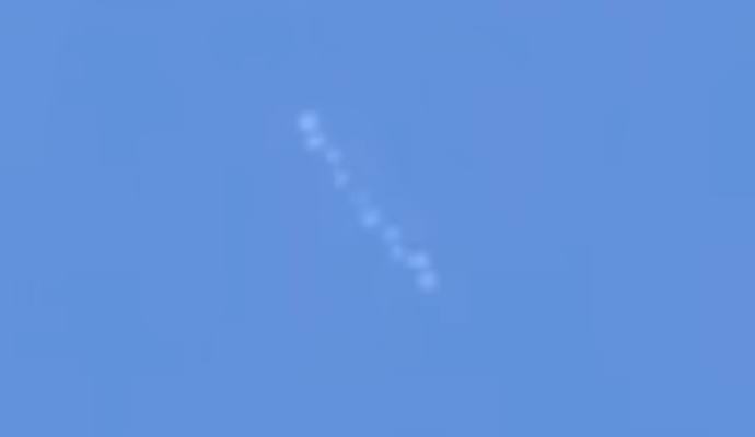 A string of UFOs filmed over Mexico