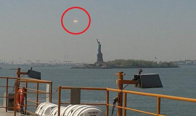 A huge UFO flew over the Statue of Liberty