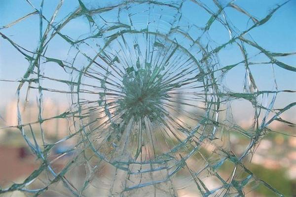 Signs of glass damage 