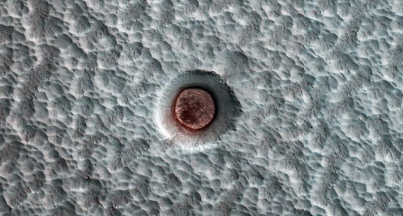 NASA watched the ice in the crater of Mars change for a decade 