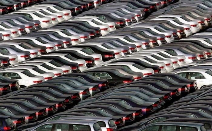 Unsold cars as an indicator of the fragility and depravity of the global economy