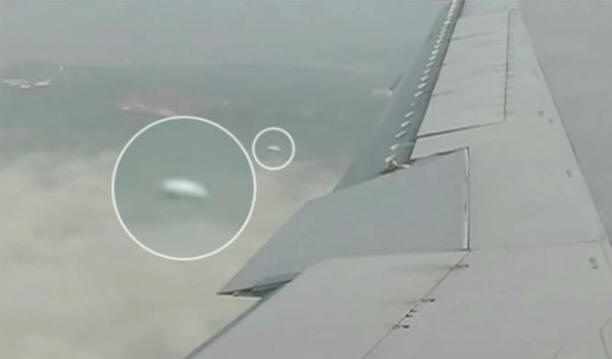 UFO rushed near the wing of the plane