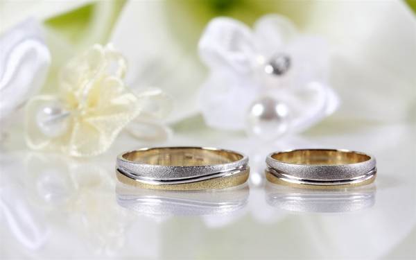 Wedding rings - signs and superstitions 