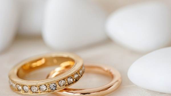 Wedding rings - signs and superstitions 