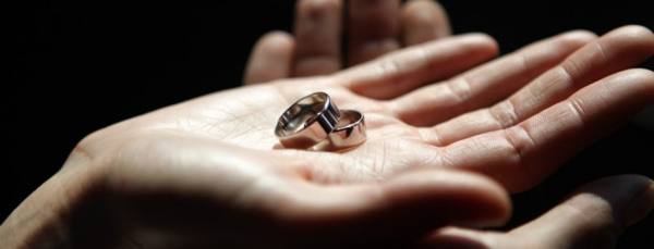 Wedding rings - signs and superstitions 