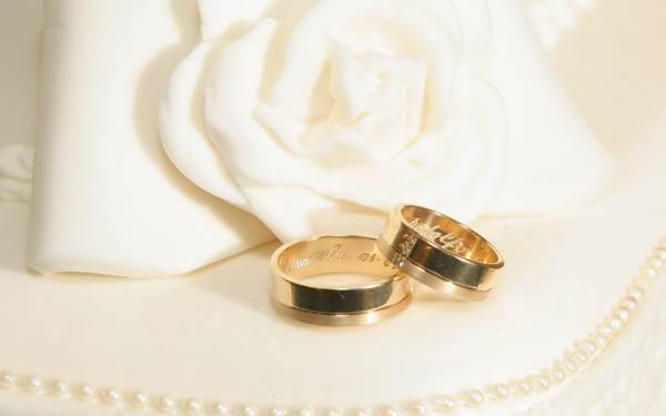 Wedding rings - signs and superstitions 