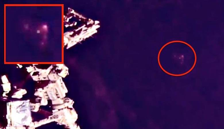 A pair of amazing UFOs appeared near the ISS