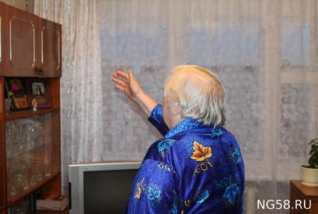 A pensioner from Penza pesters a house-thief