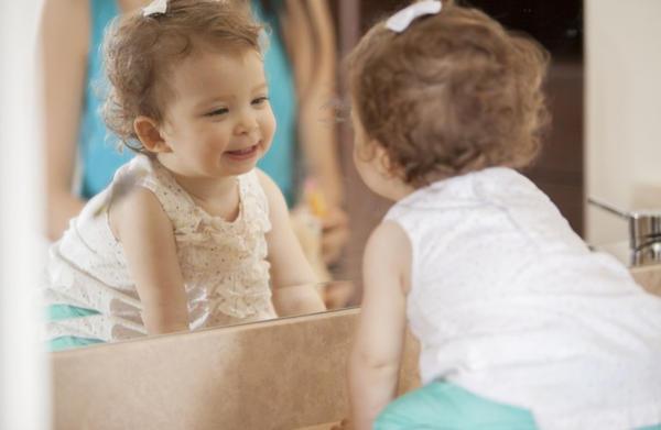 The opinion of psychologists, is it possible for children to look in the mirror 