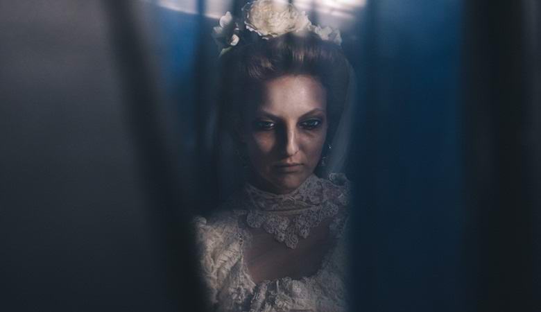 A web user talked about the ghost of the bride and published his photo