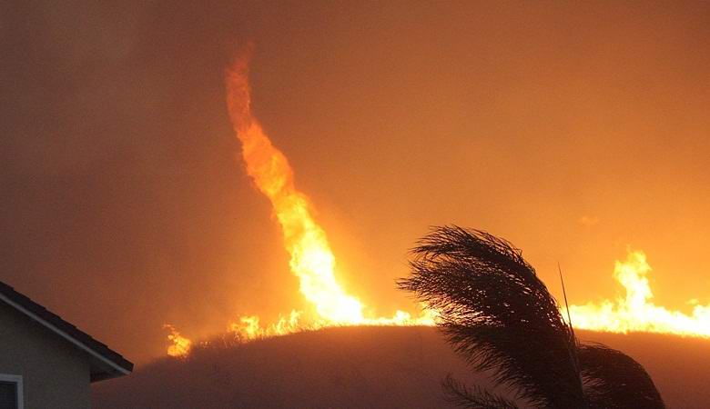 An amazing video with a fire tornado shot in Portugal