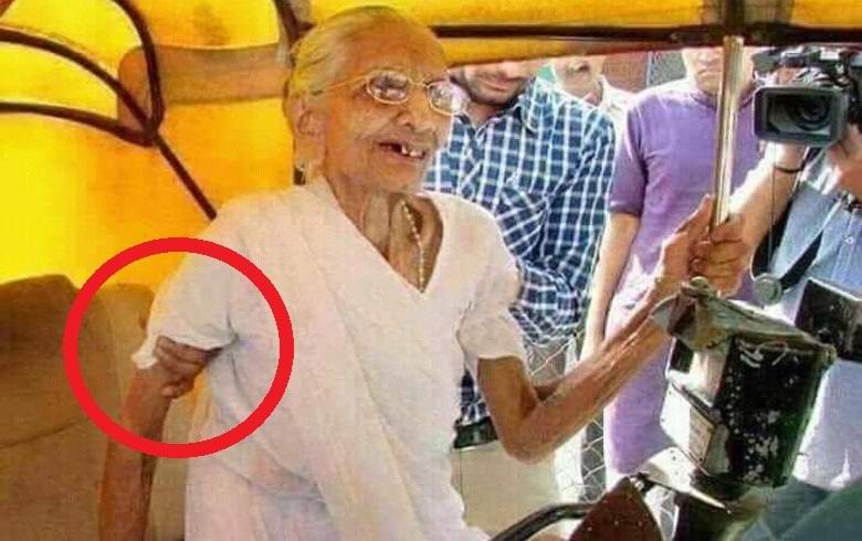 A ghostly hand was spotted in the photo of the mother of the Prime Minister of India