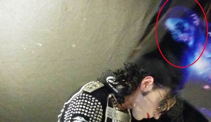 The ghost of Michael Jackson was in the photo?