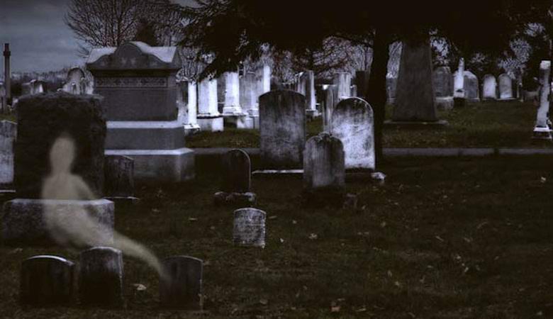 The ghost in the night cemetery scared the Scot